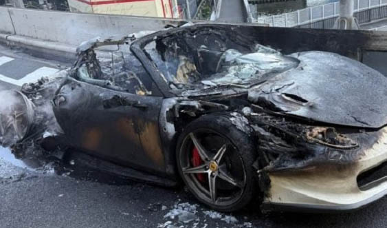 Beli Ferrari Impian 5 M Hasil  Menabung 10 Tahun, Baru Sejam Dikendarai Terbakar