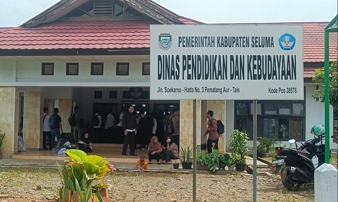 Sudah Oktober, Seragam Sekolah Gratis Tak Jelas! Anggarannya Kemana?