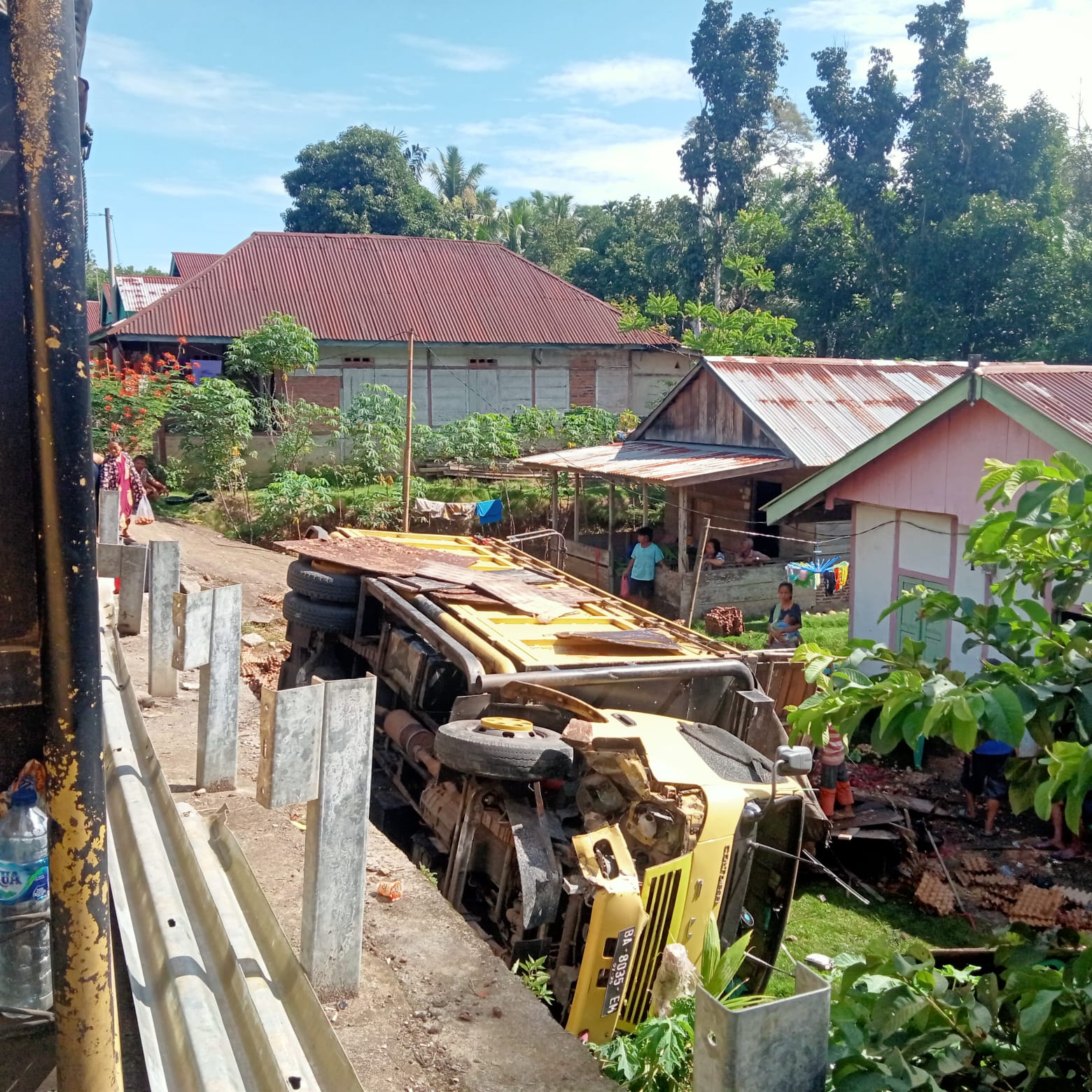  Laka Tunggal, Truk Tergelincir  di Pinggir Jalan Desa Napalan Talo Kecil Seluma