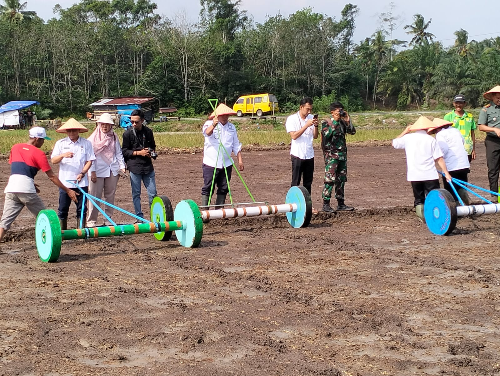 Bupati Seluma Uji Coba Tanam Padi Pakai Tabela