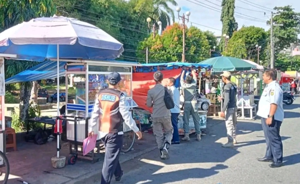 Dishub BS Lakukan Penertiban Pedagang, Ditempatkan di Belakang Taman Merdeka