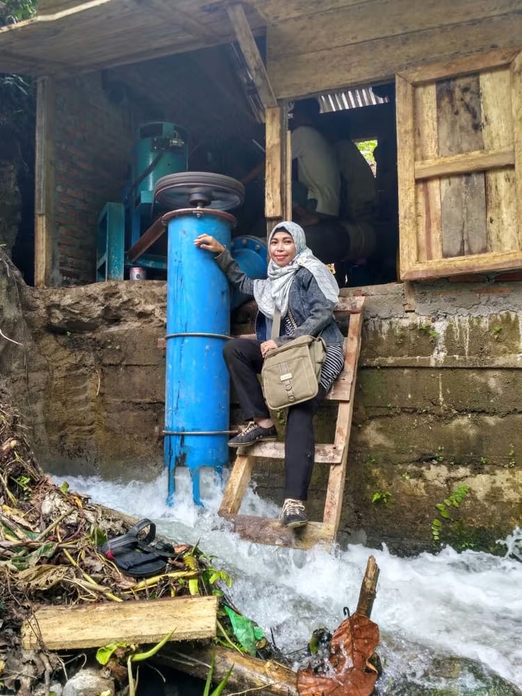 Motor Bekas Rp200 Ribu Disulap Jadi Generator, Dosen UMSU Bawa Energi Terbarukan ke Desa
