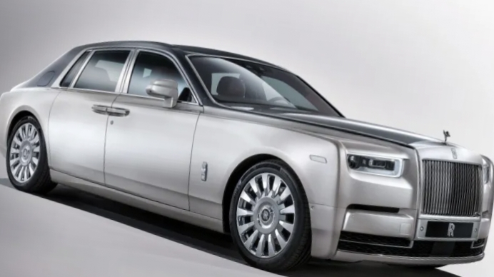 Rolls-Royce Phantom Mobil Paling Mahal Ngeri! Harganya Capai Rp 45 Miliar Pemiliknya Orang Kaya di Indonesia