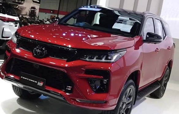 Siap Siap Saja Para Penggemar Otomotif Toyota Segera Luncurkan Fortuner GR Sport Warna Merah! Desain Gagah! 
