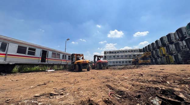 KAI Lakukan Relokasi Terencana, KAI Logistik Tangani Pemindahan dan Penataan 40 KRL Afkir 