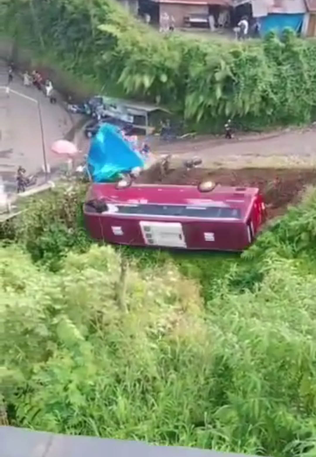   Bus Pariwisata Terjun ke Sungai di  Tegal, Satu Meninggal. Begini Ceritanya