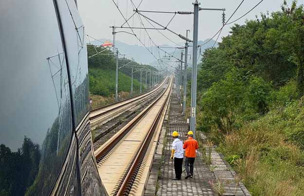  Gangguan Layang-Layang Meningkat,  Sejumlah Perjalanan Whoosh Terdampak