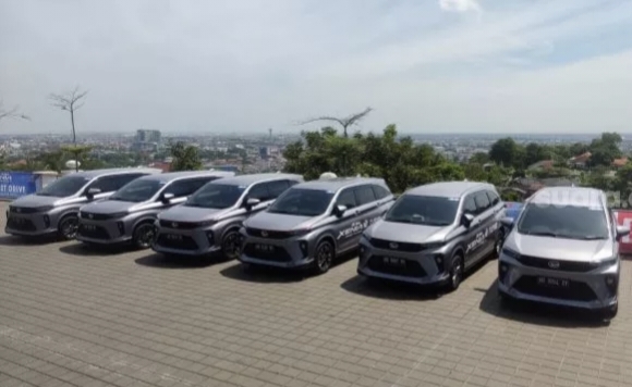 Dereta Mobil Xenia Daihatsu Memiliki Aura Khas Mobil SUV Terbaik dan Canggih Berkat Adanya Garis overfender 