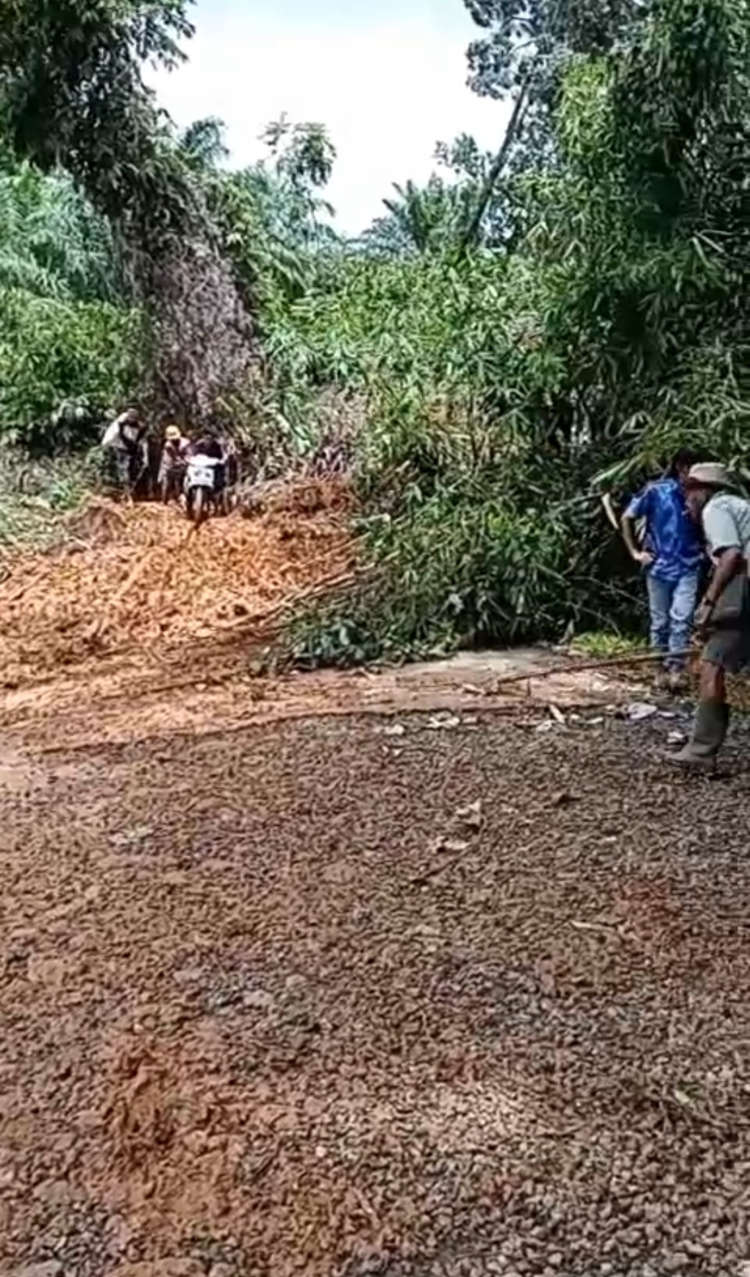  Material Longsor Belum Dapat Teratasi, Wilayah Ulu Talo Lumpuh