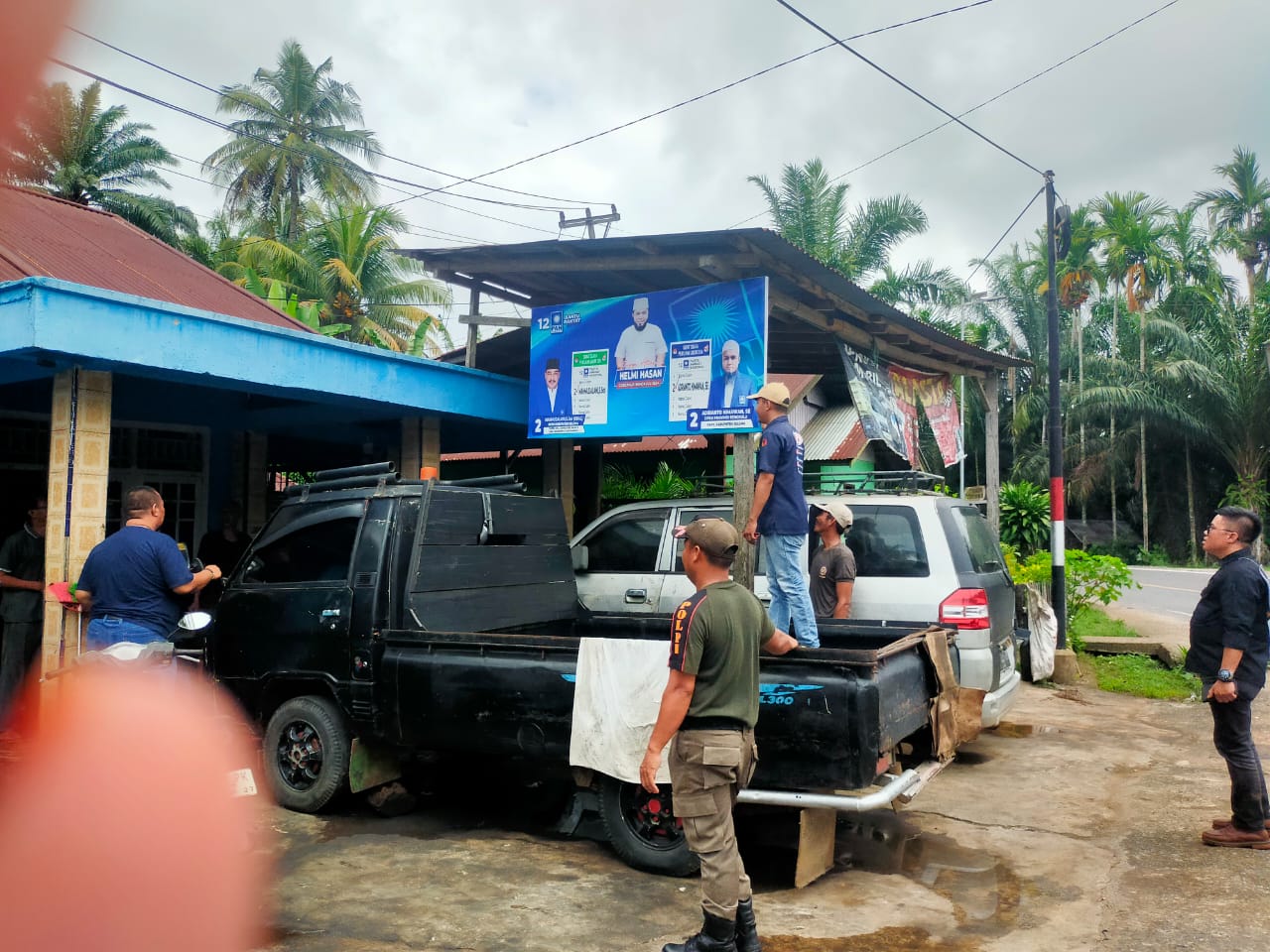 Kota Tais Kembali Bersih dari APK, Bawaslu Seluma Bersama Tim Gabungan Tertibkan APK
