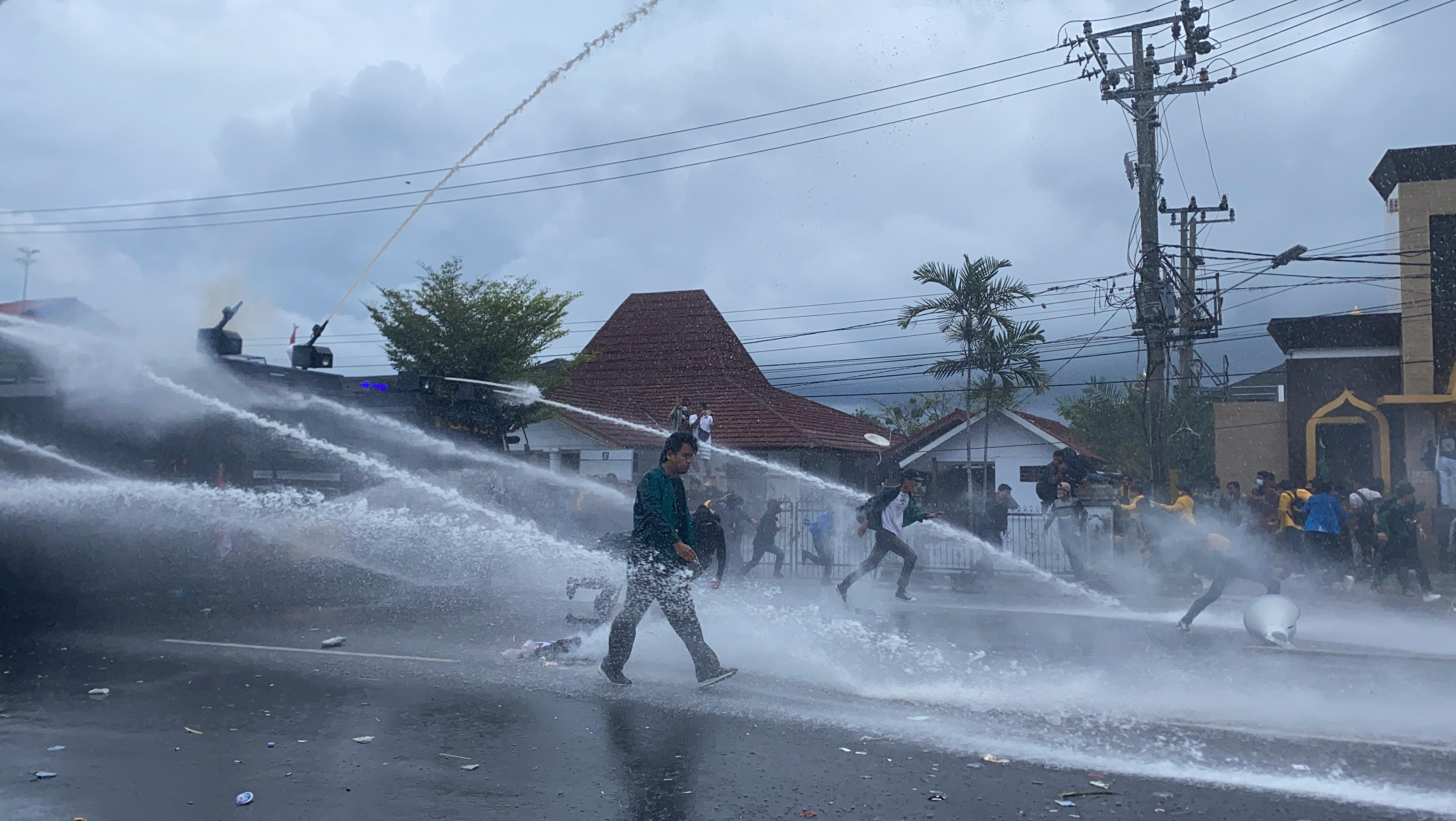 Tak Sesuai Kesepakatan, Demo Tolak Kenaikan BBM Dibengkulu Ricuh