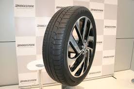  Bridgestone Pamerkan Ban Kendaraan Listrik di GJAW 2025