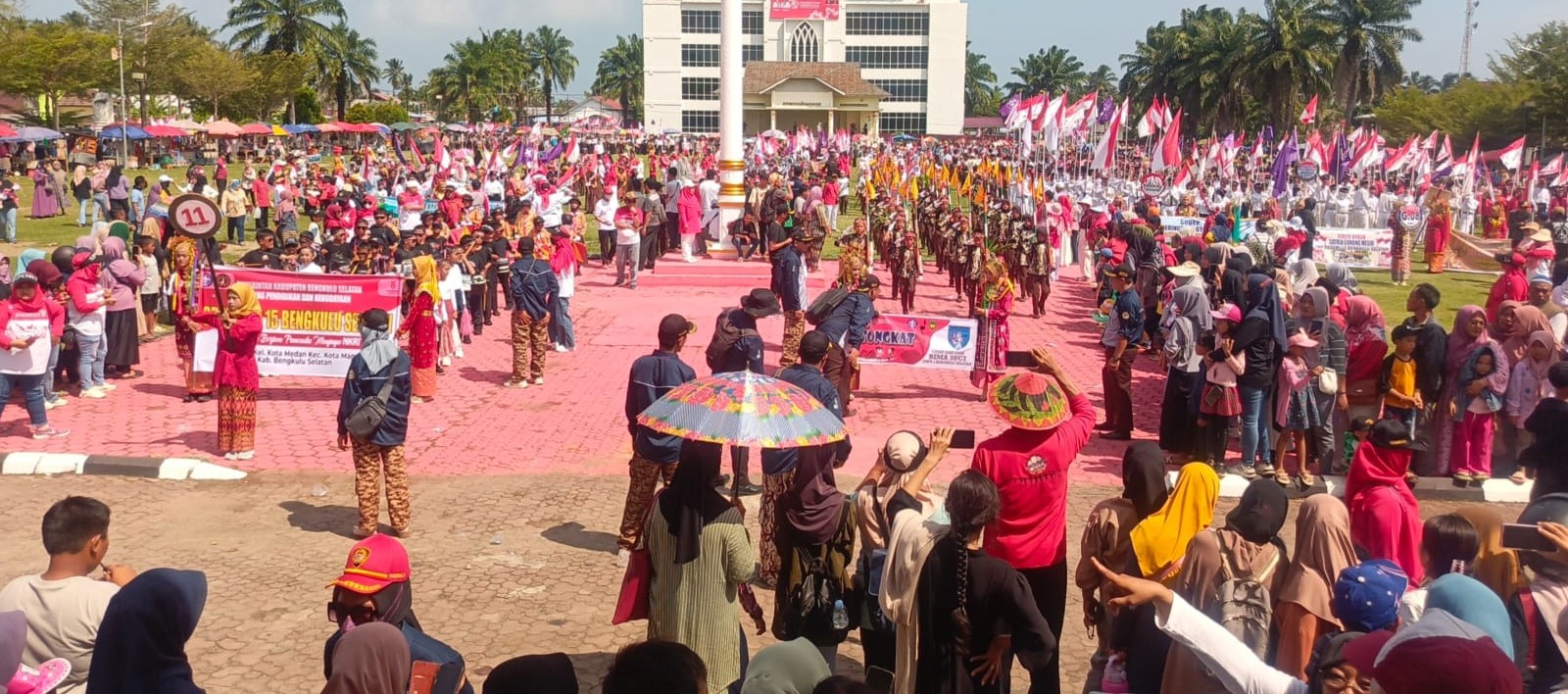 Ramaikan Pawai, Ribuan Pelajar di Bengkulu Selatan Padati  Lapangan Sekundang