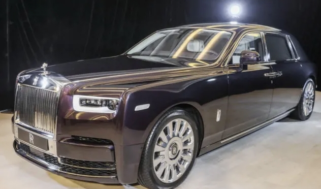 Rolls-Royce Phantom Mobil Super Sport Pinnacle of Automotive Luxury Fitur Inovasi yang Istimewa