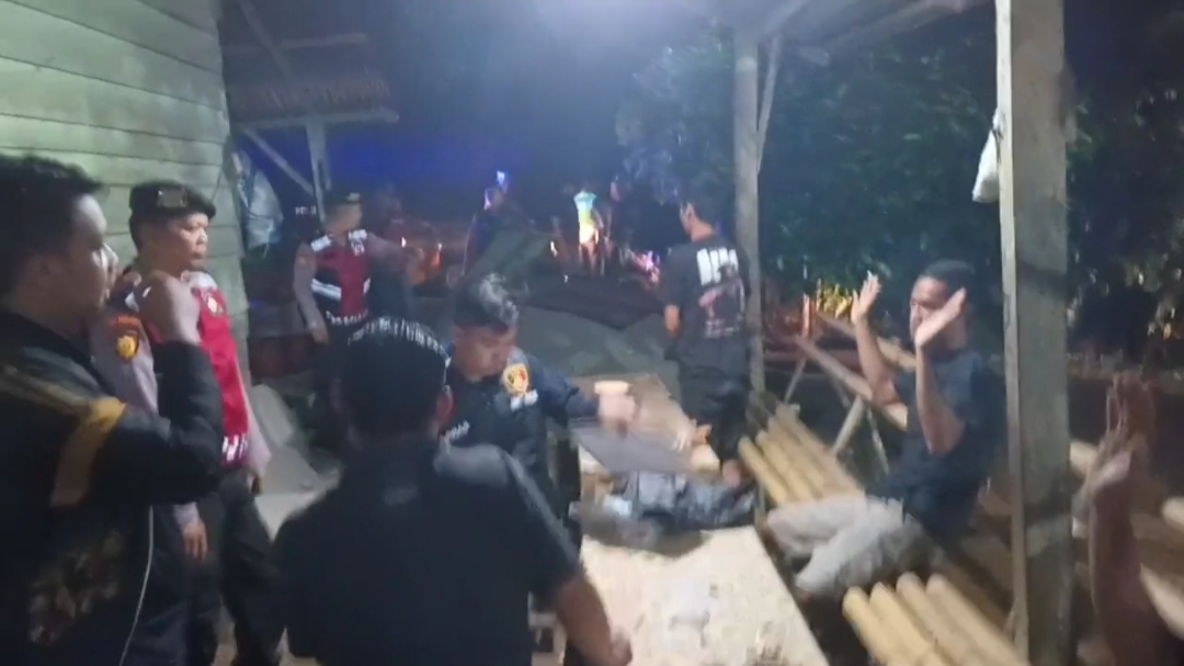 Patroli Gabungan TNI, Polri dan Satpol PP di Seluma, Puluhan Liter Miras dan Sajam Diamankan