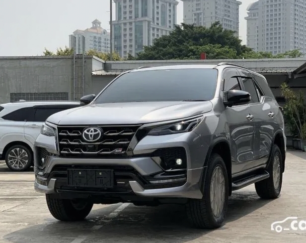 Toyota Fortuner 2.8 GR Sport SUV Tangguh Kombinasi Fitur Teknologi Terdepan, Desain Canggih dan Memukau!