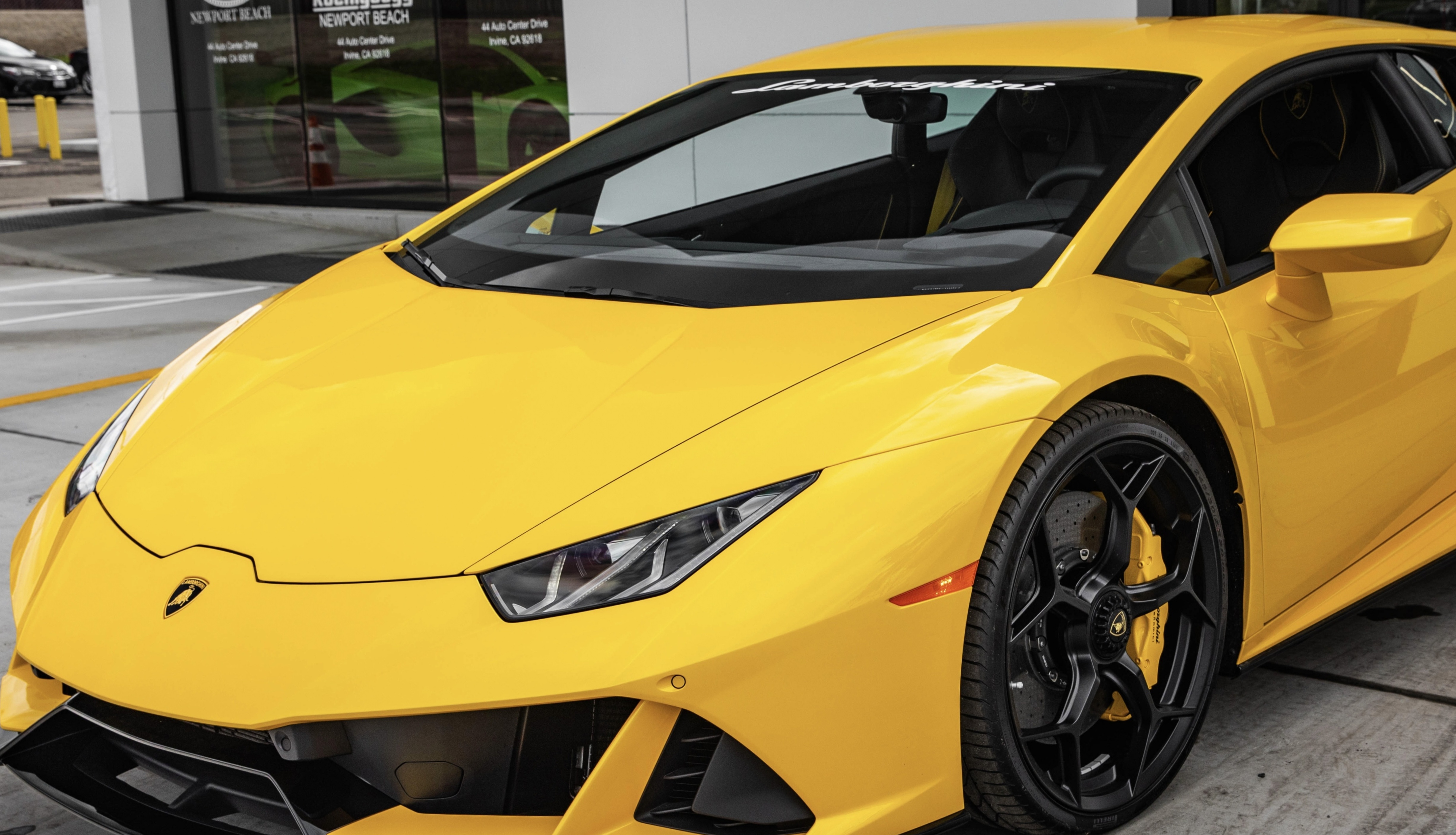 Lamborghini Huracan Mobil Super Sport Mengukir Sejarah Performa dengan Jumlah Terbatas