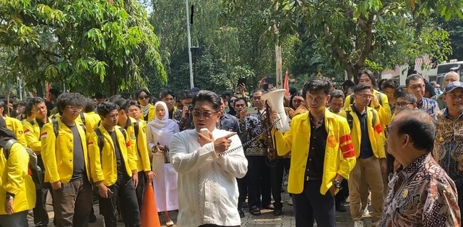 Rektor UI Lepas Mahasiswanya Demo,  Beri Arahan Saling Bantu dan Jangan Anarkis