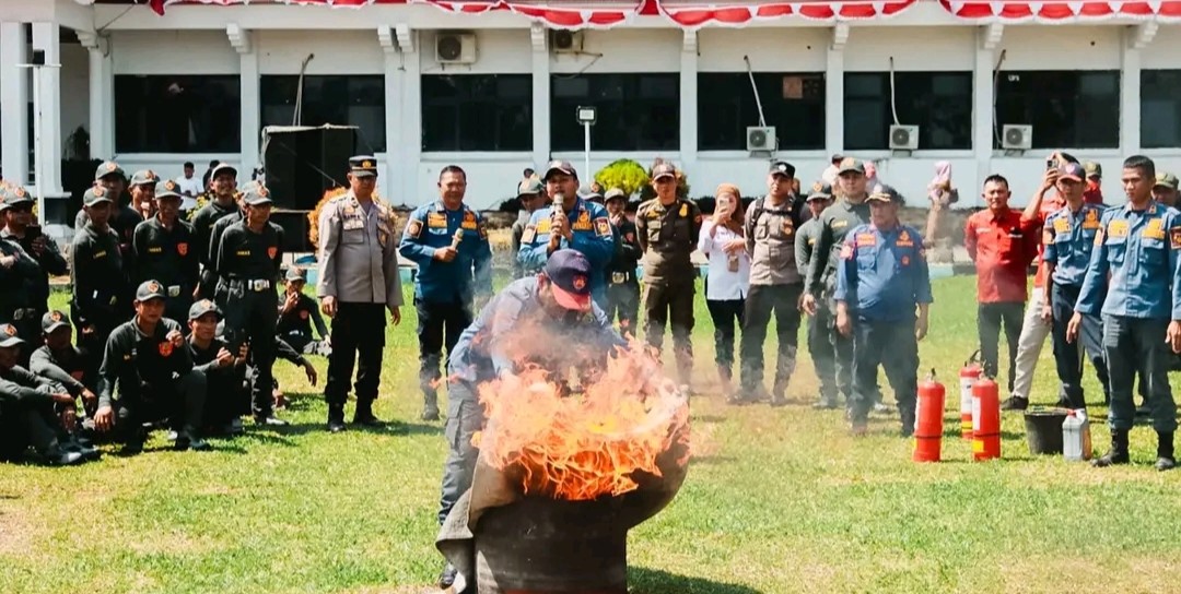 Linmas Desa di Bengkulu Selatan, Dibekali Pengetahuan dan Teknik Memadamkan Api