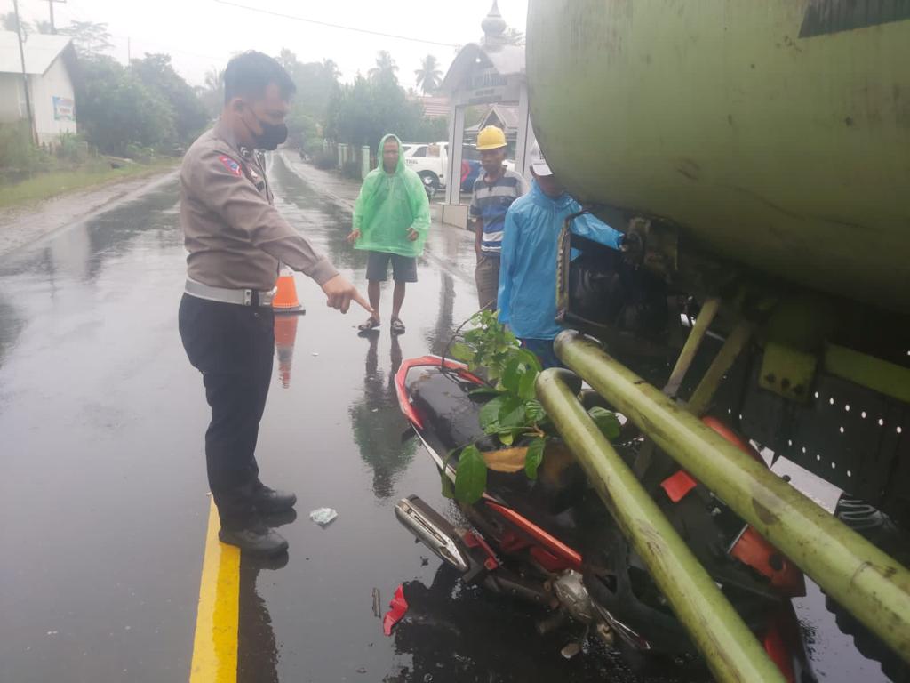  Hujan, Jupiter MX Hantam Truck Tangki 