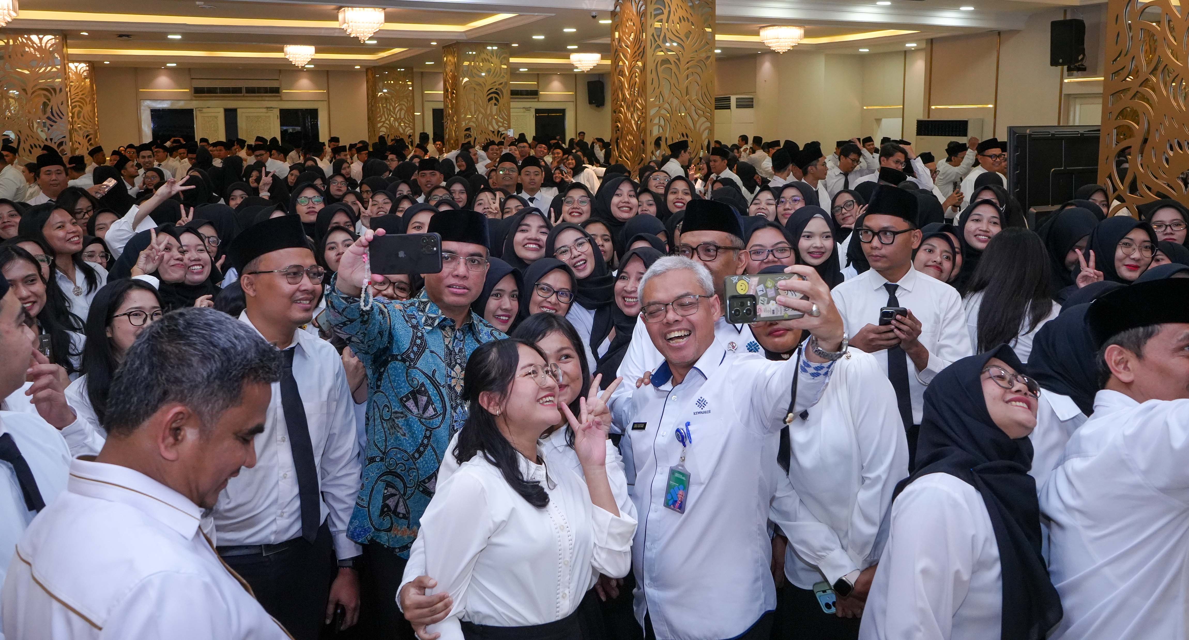    Menaker Minta  976 ASN yang Dilantik  Tekankan Semangat Belajar, Integritas, dan Kekompakan