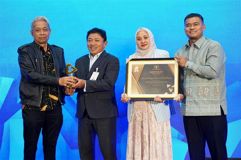  Penghargaan Pilar Sosial Diraih  BSI di ESG Now Awards 2025,  Implementasi Green Zakat Desa BSI