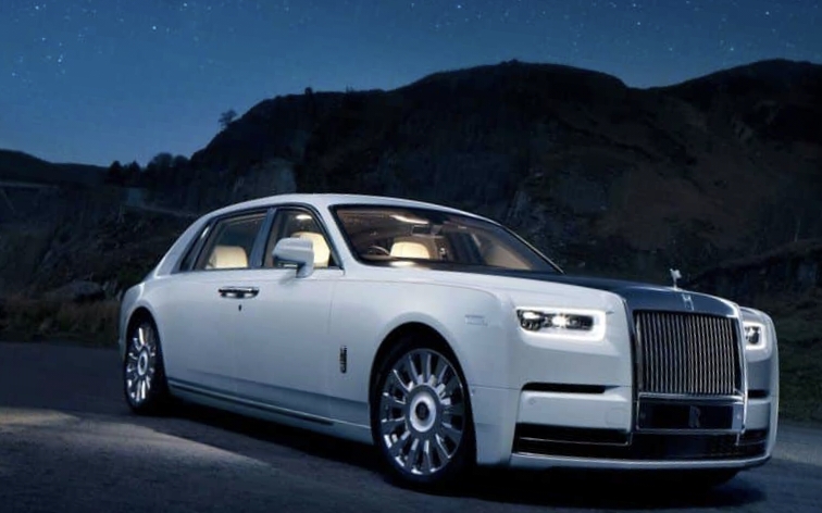 Pabrikan Otomotif Inggris Luncur Mobil   Super Mewah Rolls-Royce Phantom Goes Viral di Media Sosial