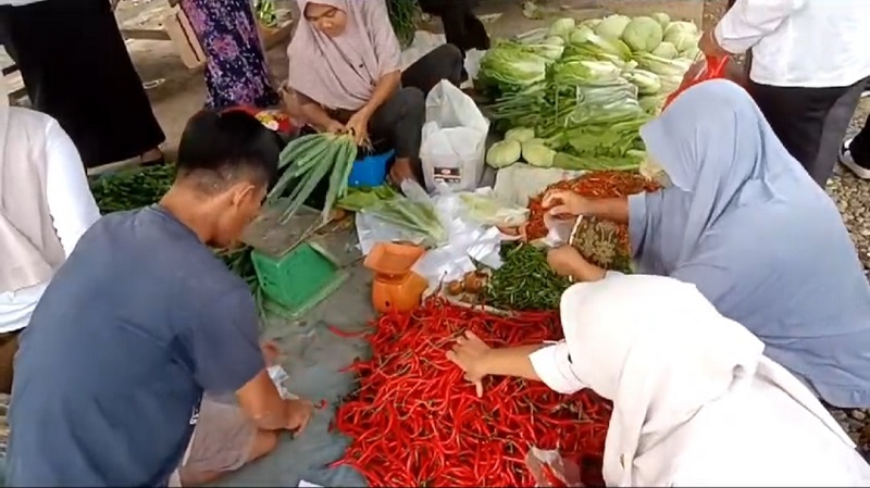 Harga Cabai Keriting Masih  Pedas, Belum Ada Penurunan