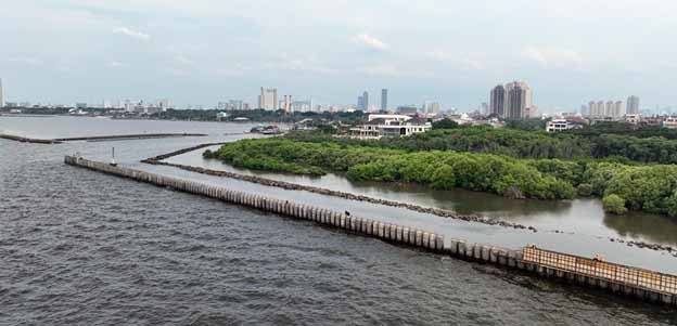 WSBP Pacu Suplai Spun Pile, Progres Proyek Pembangunan Tanggul Pengaman Pantai NCICD Paket 2 Tembus 69%