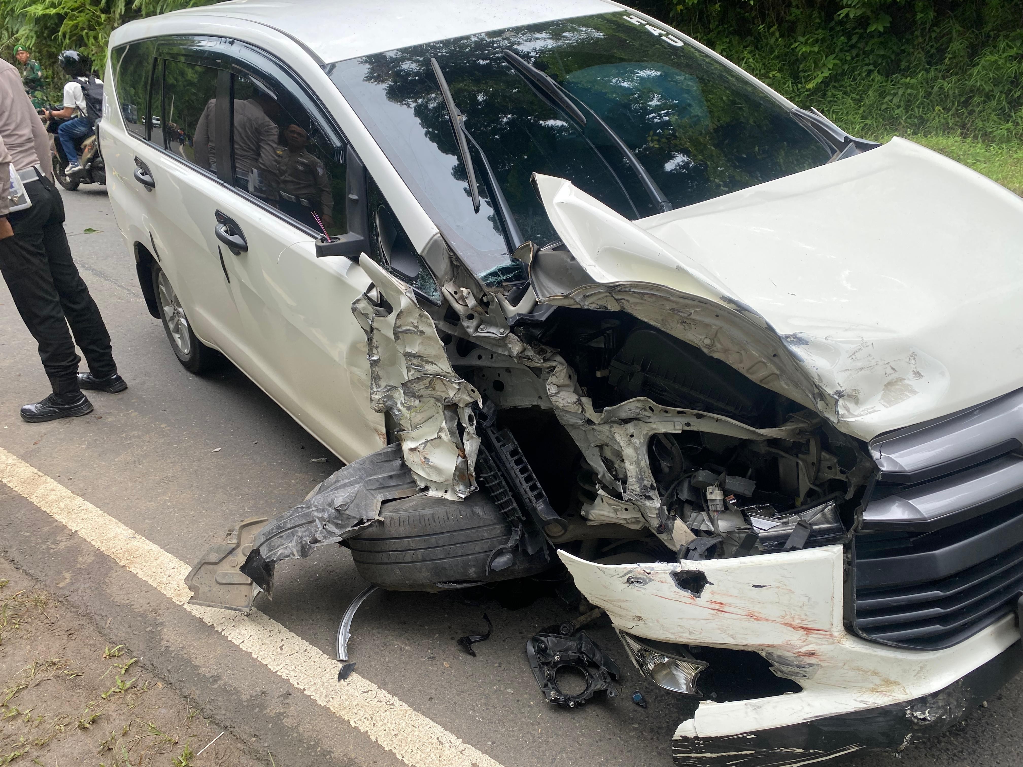 Dua Minibus Adu Banteng di Jalan Lintas Seluma, Dua Orang Luka-luka