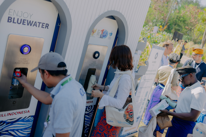 Bluewater Pamerkan Stasiun Refill Air Minum Inovatif di Bali World Water Forum.