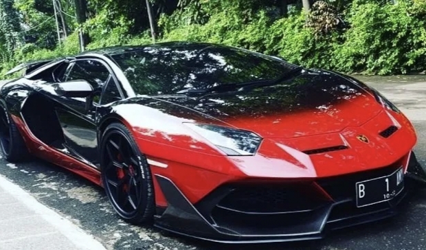 Lamborghini Aventador Simbol Keanggunan dan Kekuatan di Dunia Otomotif