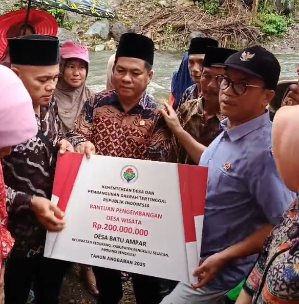 Mendes PDTT Bantu   Dana Pengembangan Usaha  dan Pariwisata Desa