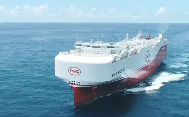   Kapal BYD Zhengzhou Terbesar Berlabuh di Jakarta, Bisa Angkut 7000 Mobil