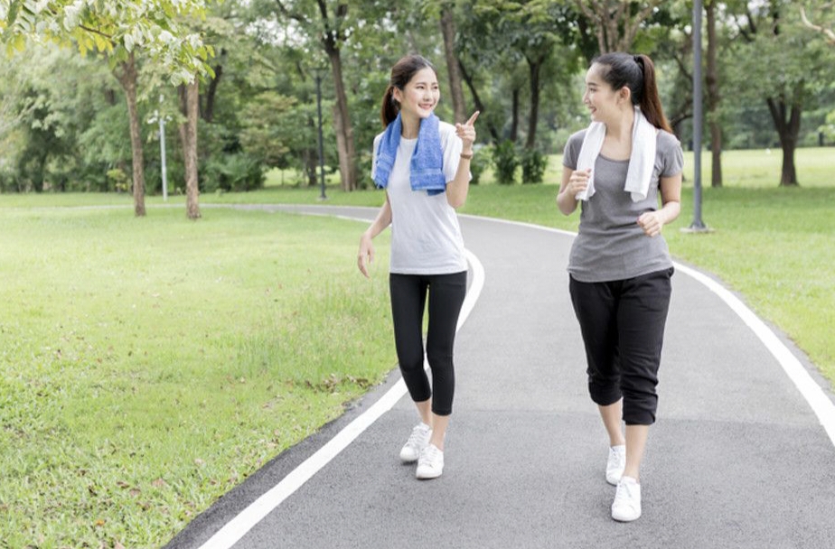 Olahraga Jalan Kaki Setiap Hari Selama 30 Menit Lebih Gagus untuk Memperkuat Otot-otot Tubuh Tetap Sehat 