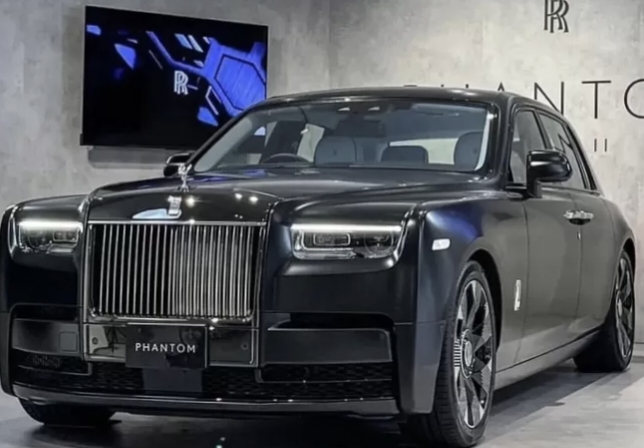 Intip Spesifikasi Rolls Royce Phantom 2024, Mobil Mewah Termahal dengan Teknologi Baru Sistem Kontrol Pintar