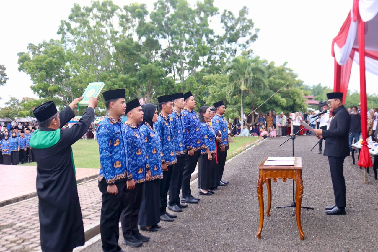  Akhirnya SK 573 PPPK Tahap I Seluma Diserahkan, Bupati Tekankan Disiplin dan Profesionalisme