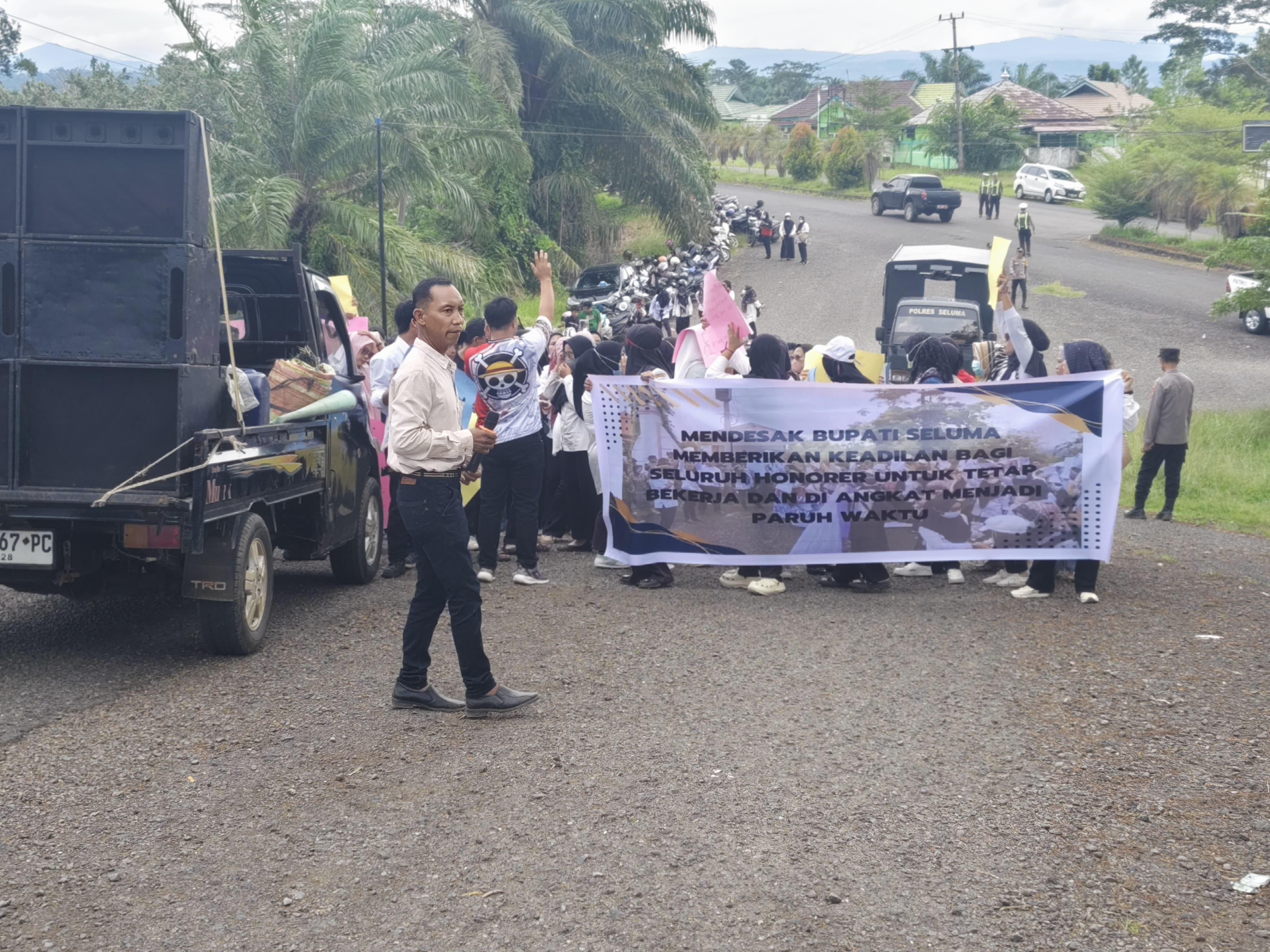  Honorer Dirumahkan, Bupati Seluma Disindir Lebih Sering di Jakarta, DPRD Ikut Disoal