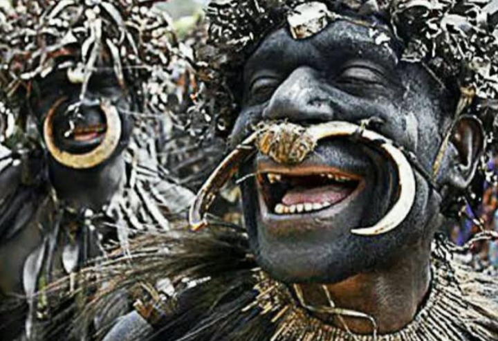 Gila!! Ritual Jadi Dewasa Anak Laki-Laki Suku Sambia, Blowjob dengan Orang yang Lebih Tua Hingga Minum Sprema 