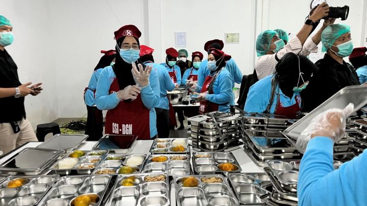 Intip Kisaran Gaji Staf Dapur Program Makan Bergizi Gratis dan Status ASN SPPG Mulai 2026