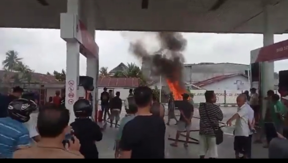  Mobil Carry 1.5 Terbakar di SBU Kutau Medan Kota Manna