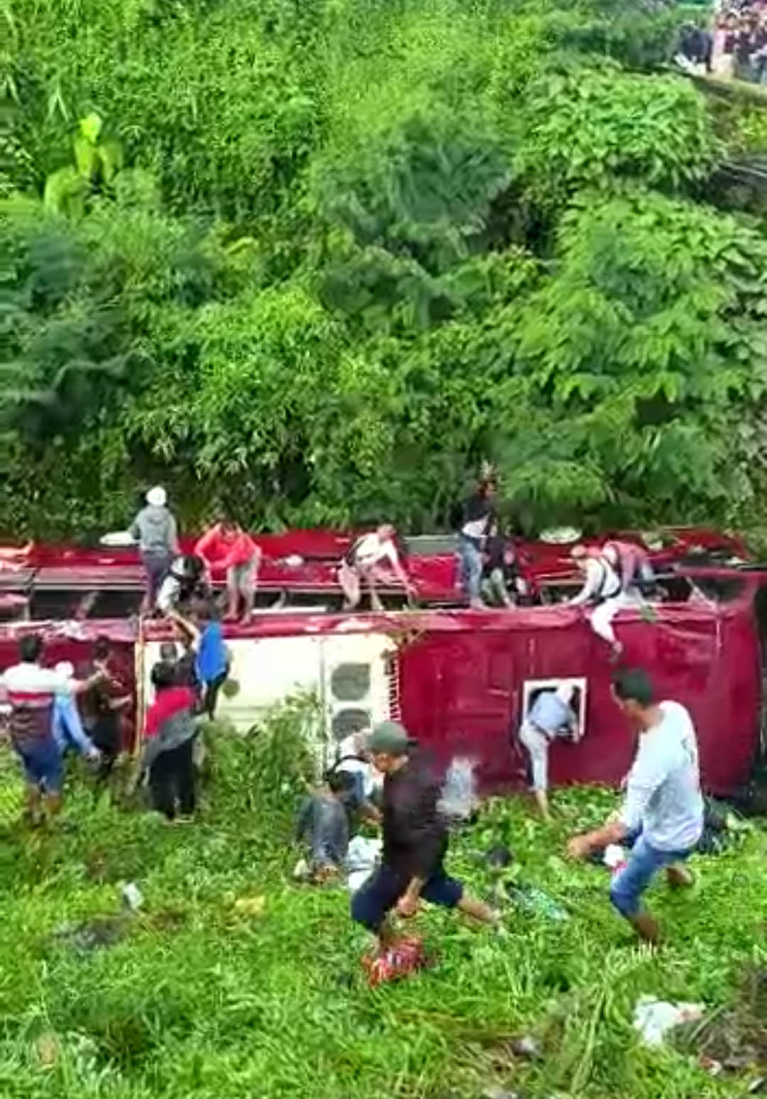 Busnya Terjun ke Sungai,  Sopir dan Kernet Tersangka