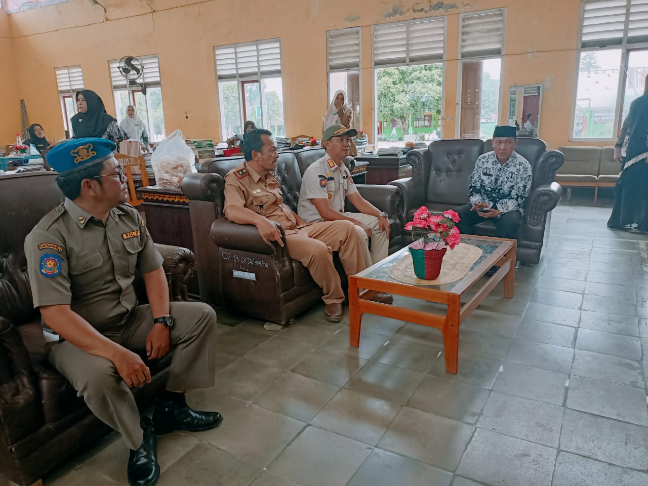 Bolos, Dua Siswa SMA Ditangkap Satpol PP