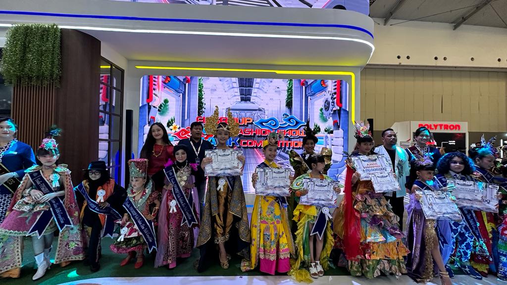   Lestarikan Batik,  FIFGROUP Gelar Kids Fashion Show 