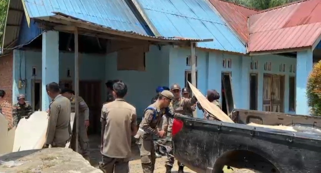 Satpol PP Seluma Tertibkan Warem di Air Latak