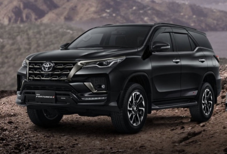 Toyota Fortuner GR Sport Diluncurkan: SUV Handal dengan Fitur Sistem Otomatis Terbaru Siap Bersaing