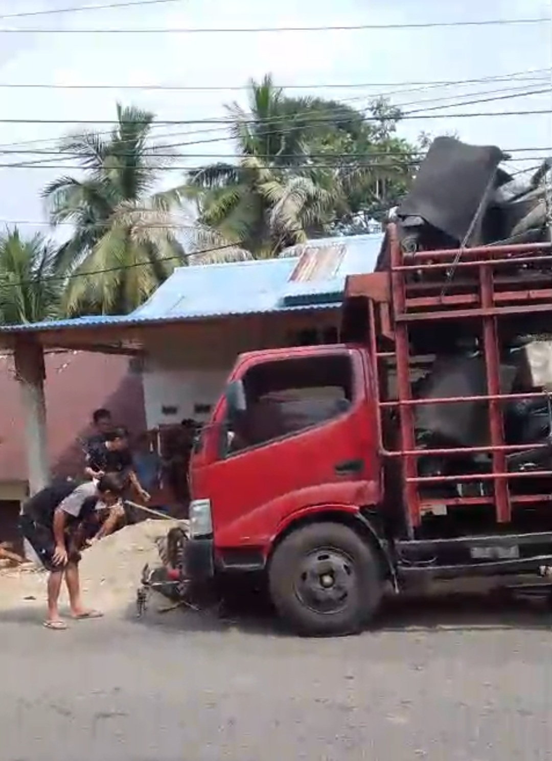  Truk Pengangkut Belasan Motor Baru Terlibat Kecelakaan Beruntun di Seluma