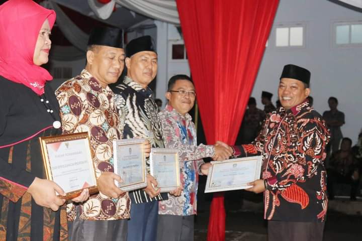 Syukuran HUT RI, Bupati Seluma beri Penghargaan