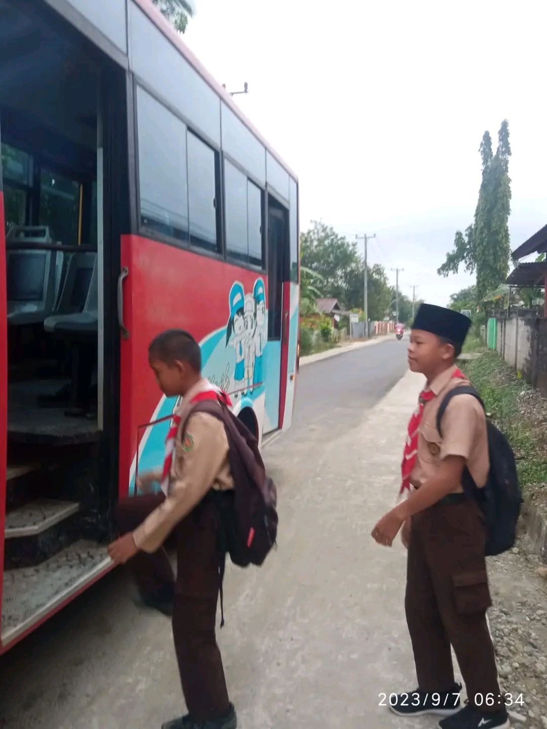 Bus Sekolah Dishub Bengkulu Selatan, Tetap Setia Antar Pelajar