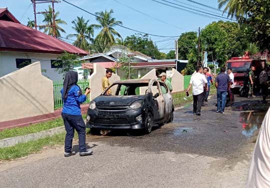  Mobil Diduga Bermuatan Bahan Bakar di Depan BLK BS, Terbakar